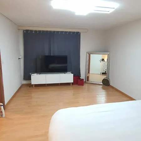 Hello Quarto em Acomodações Particulares Brugg (Bern)